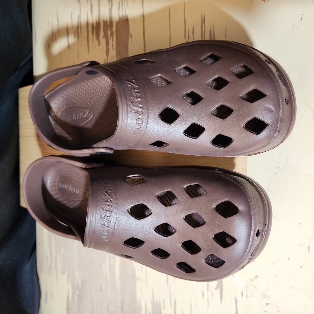 NOTHINZ Men's 13 Brown Clogs NWOT